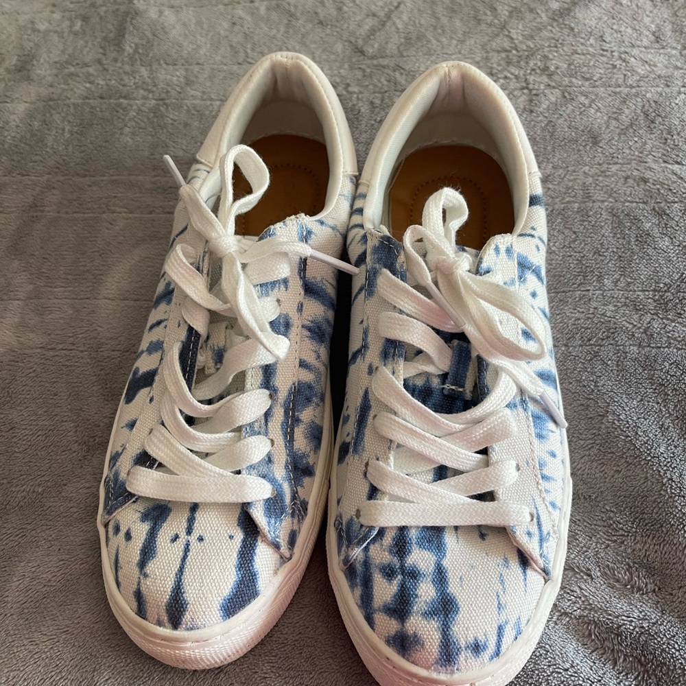 Universal Thread Blue and White Sneakers